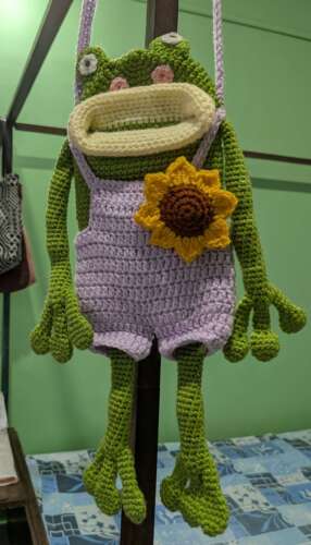 Crochet Frog Sling Bag photo review
